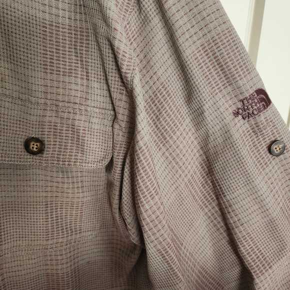 The Northface  tan plaid outdoors  button Longsleeve size medium hiking camping - Picture 4 of 6